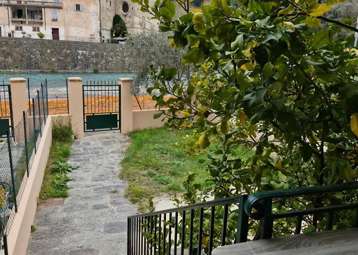 Superbe Rez-De-Jardin Refait A Neuf.