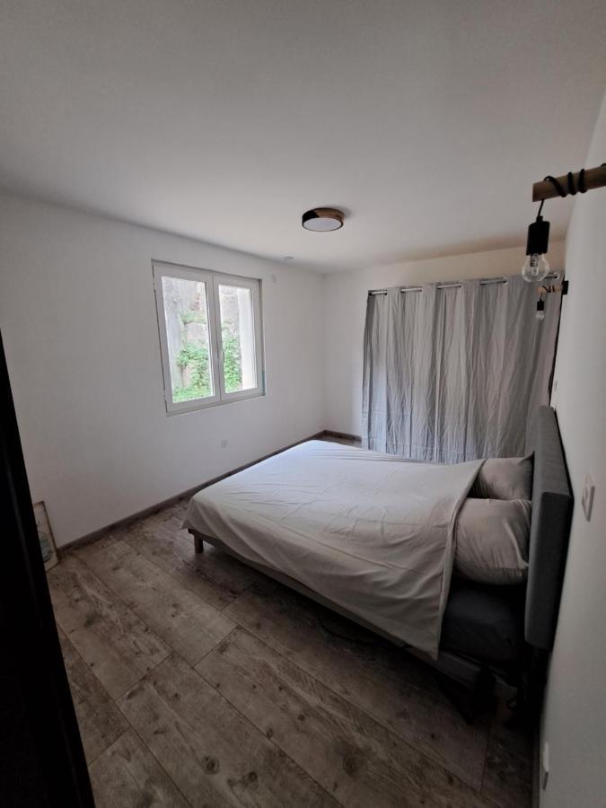 Apartment Superbe Rez-de-jardin Refait A Neuf. *