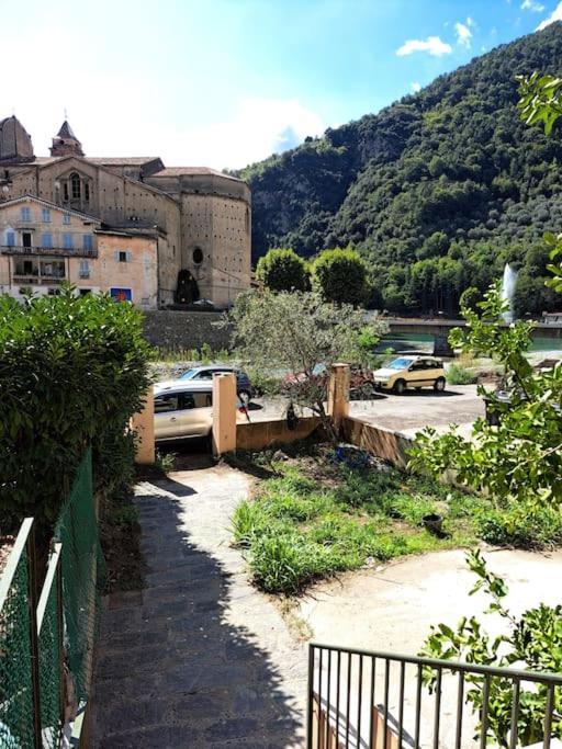 Superbe Rez-de-jardin Refait A Neuf. Apartment