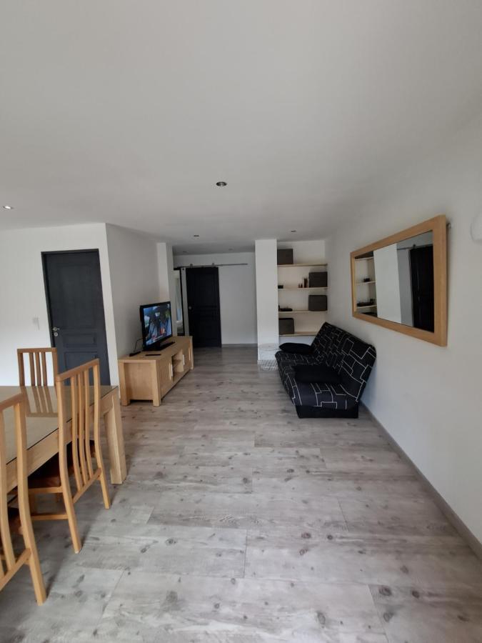 Apartment Superbe Rez-de-jardin Refait A Neuf. *