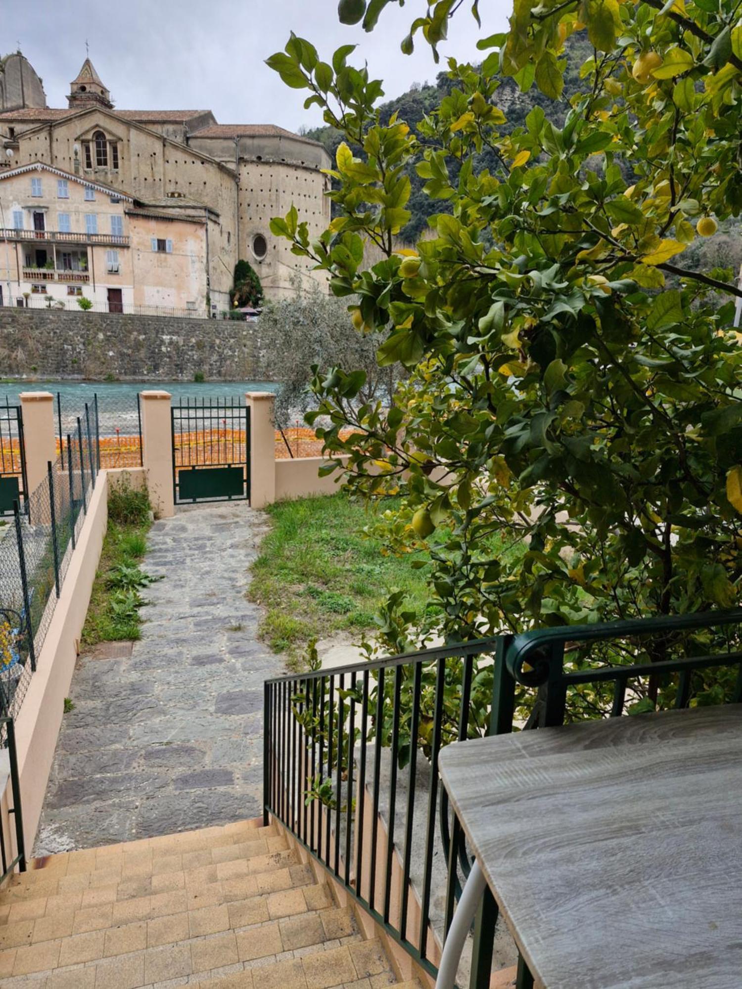 Apartment Superbe Rez-de-jardin Refait A Neuf.